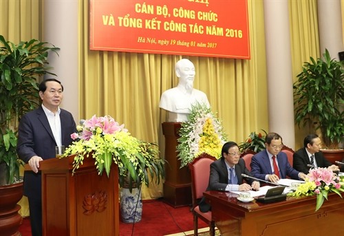 Staatspräsident Tran Dai Quang nimmt an Bilanzkonferenz des Büros des Staatspräsidenten teil - ảnh 1